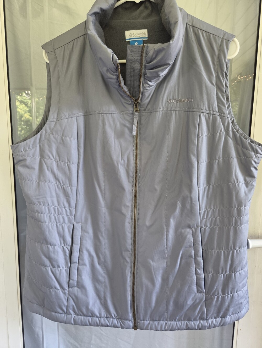 Columbia Women's Light Gray Quilted Full Zip Insulated Vest With Pockets. Sz XL